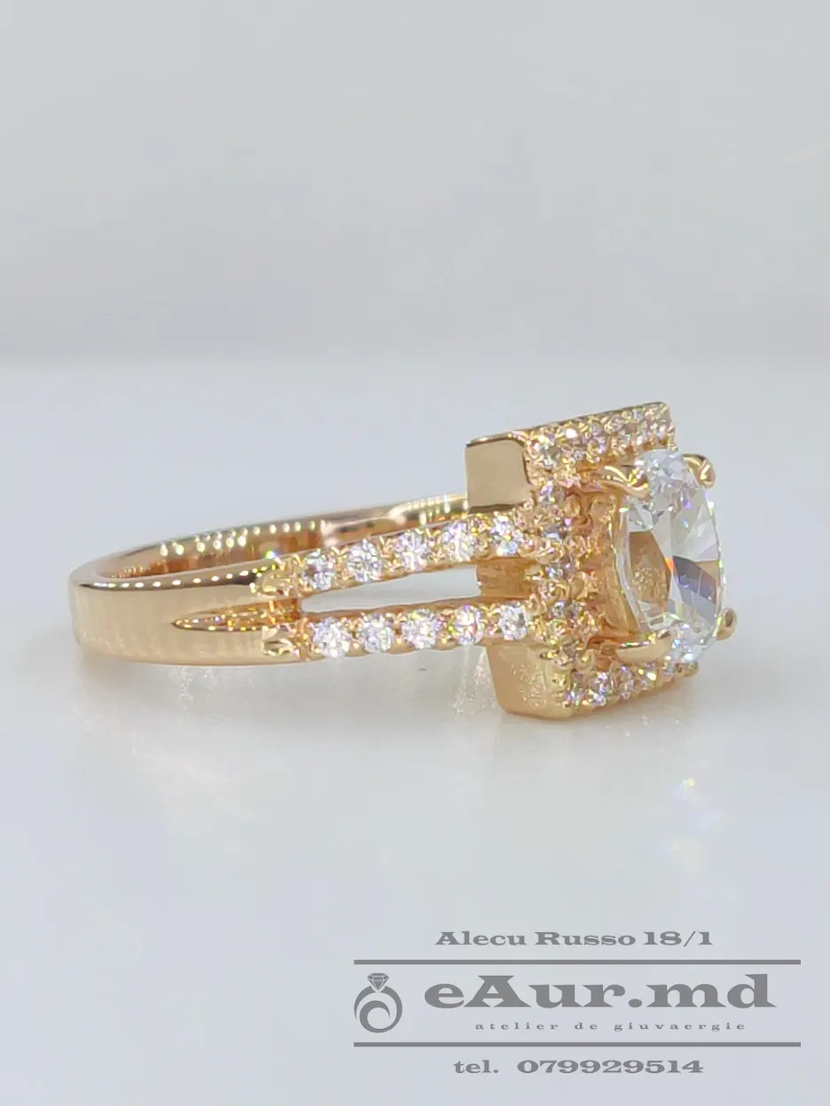 model de inel din aur forma patrata piatra oval zirconiu incolor