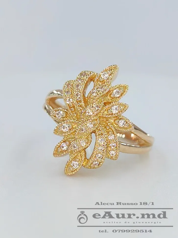 model de inel abstract din aur si pietre zirconiu confectionat din aurul clientului