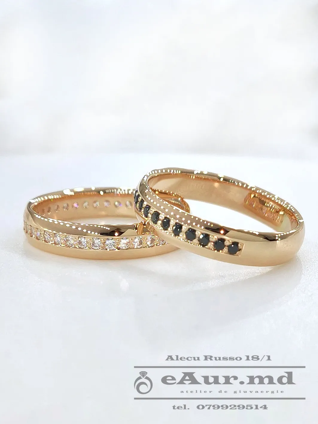 verighete moderne si stiate din aur cu diamante incolore pentru mireasa si diamante negre pentru mire disponibile in chisinau